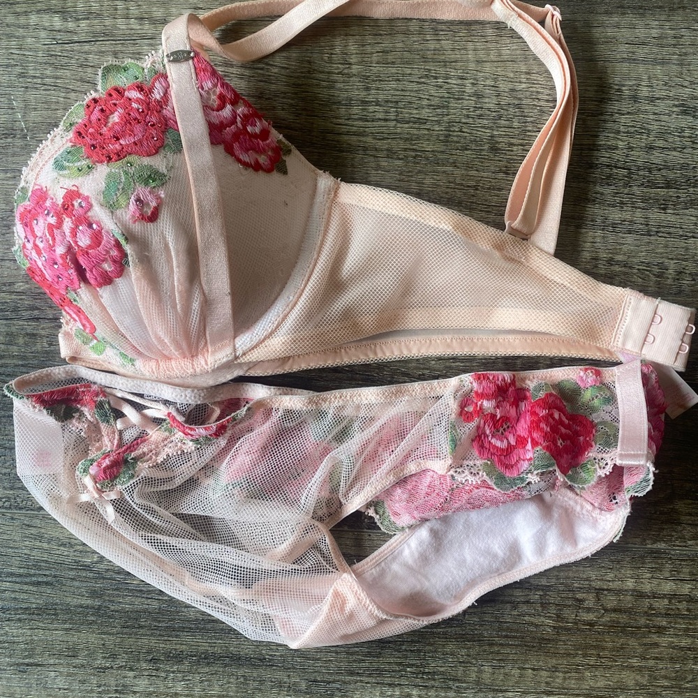 Victoria’s Secret Floral Embroidered Lingerie Set - Pink and Green Size 32C/M - Picture 14 of 17